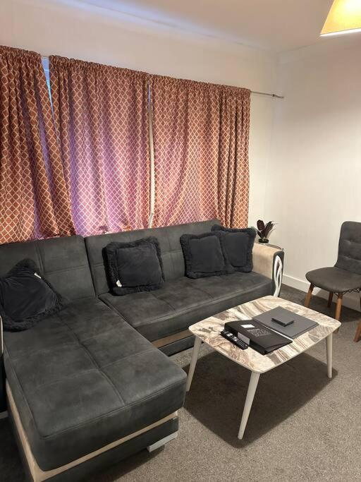 Beautiful Wood Street First Floor Flat B Appartamento *