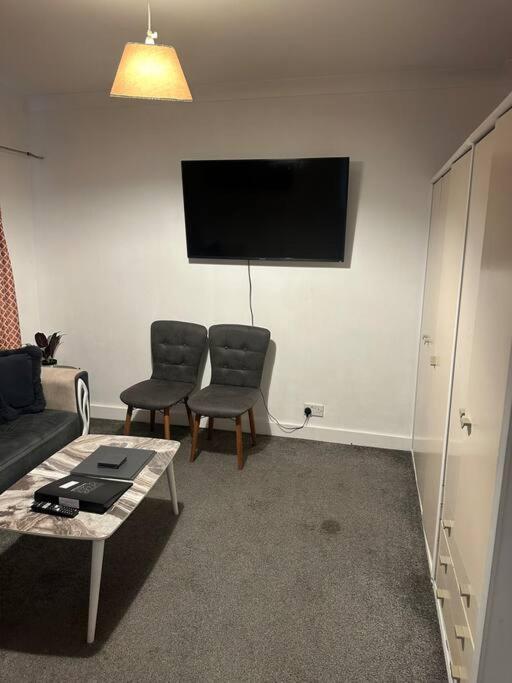 Beautiful Wood Street First Floor Flat B * Londra