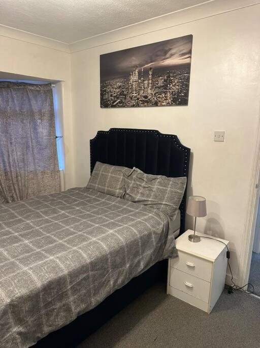Beautiful Wood Street First Floor Flat B Appartamento *