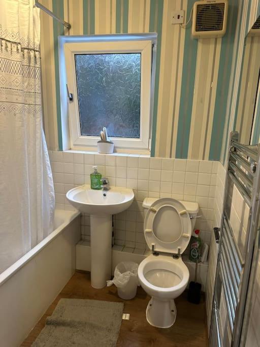 Beautiful Wood Street First Floor Flat B * Londra
